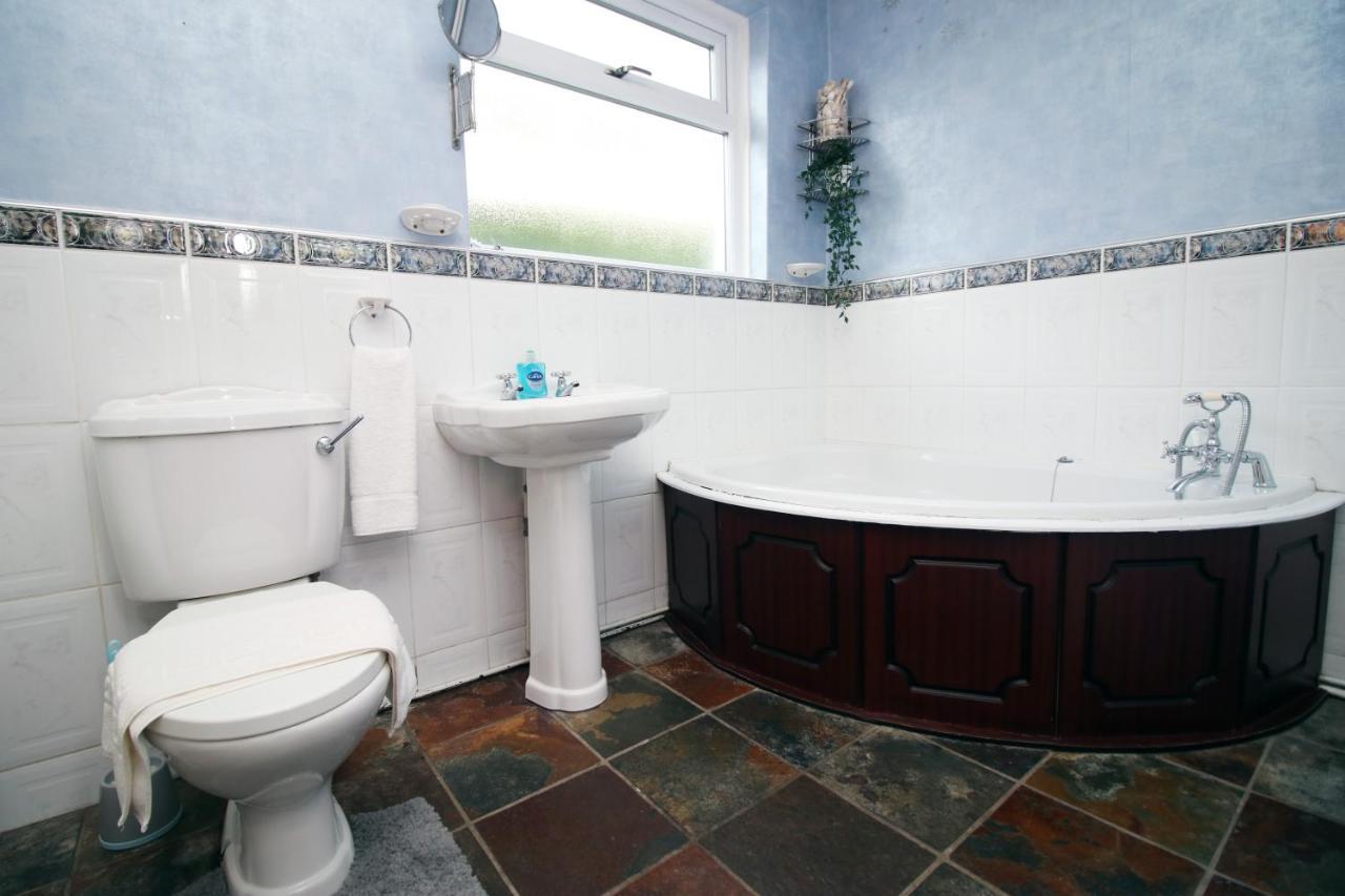 Becky'S Bungalow By Ty Sa -Spacious 4 Bed Bungalow Cardiff Exteriér fotografie